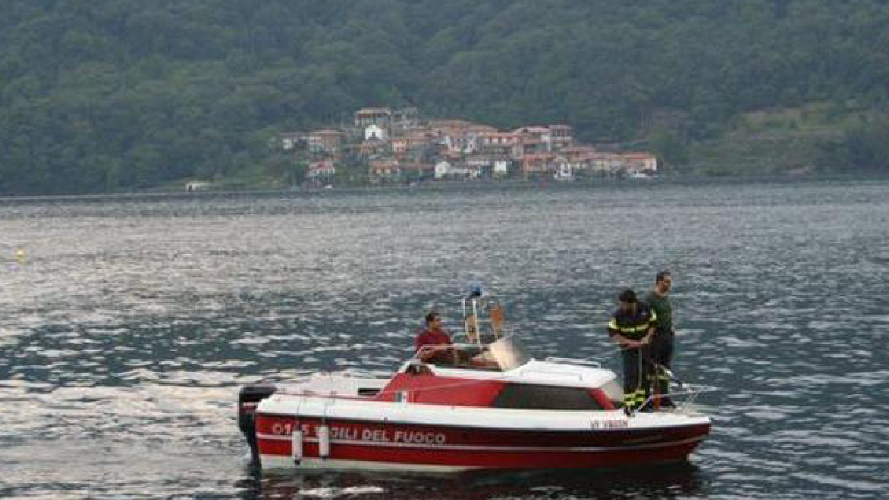 tragedia senza fine muore ragazzo di 18 anni colto da malore nel lago