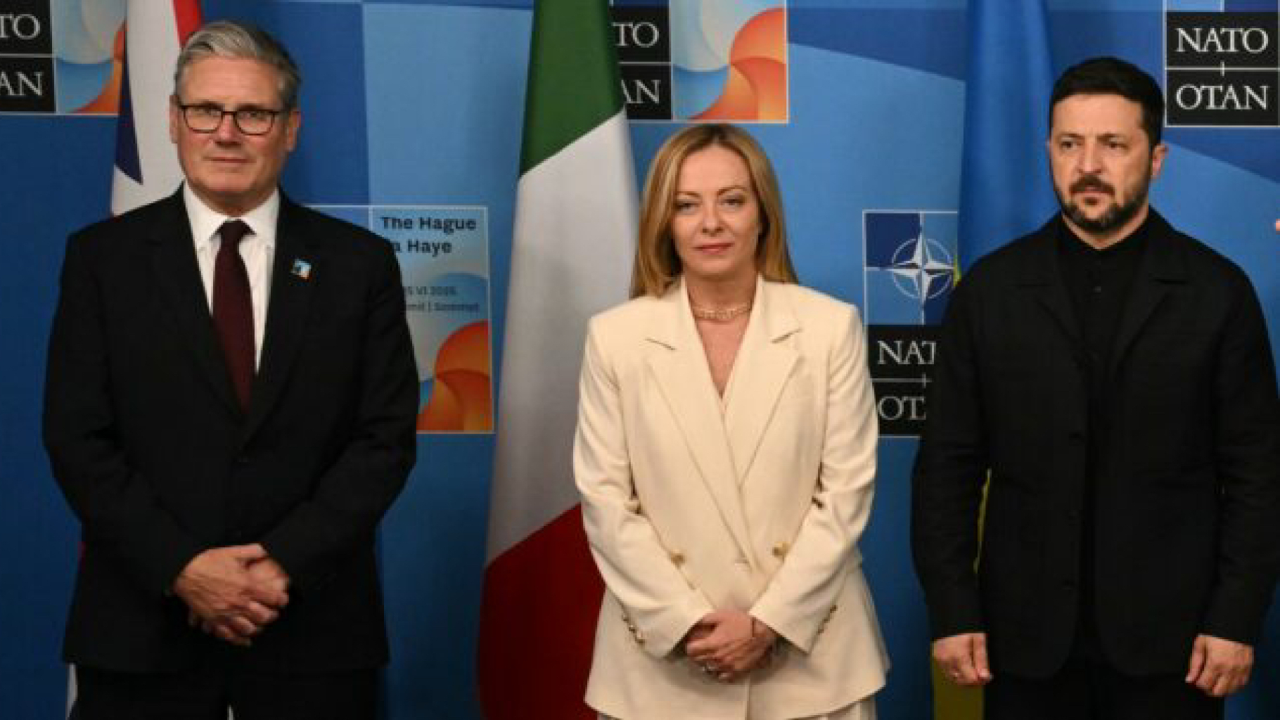 Leader Ue scortano Zelensky da Trump, prima volta nella storia: “Putin vuole la capitolazione, non la pace” Leader Ue scortano Zelensky da Trump, prima volta nella storia: “Putin vuole la capitolazione, non la pace”
