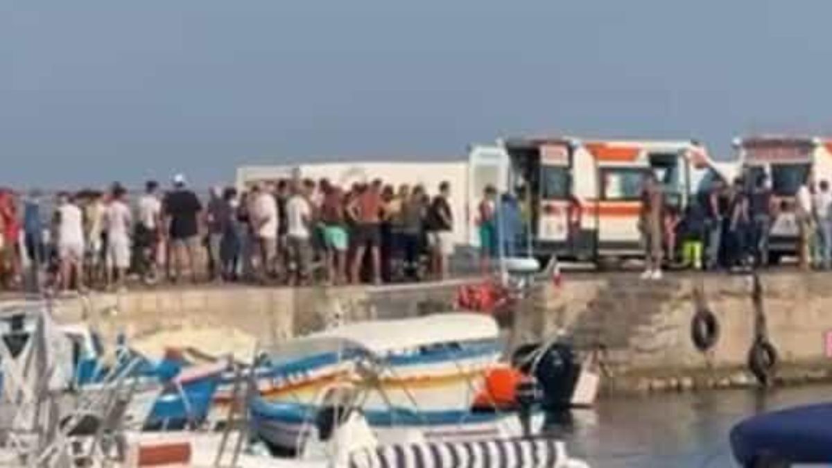 Italia, ragazzo si tuffa dal gommone ma finisce sull’elica. Orrore puro davanti agli amici: “Cosa abbiamo visto” Italia, ragazzo si tuffa dal gommone ma finisce sull’elica. Orrore puro davanti agli amici: “Cosa abbiamo visto”