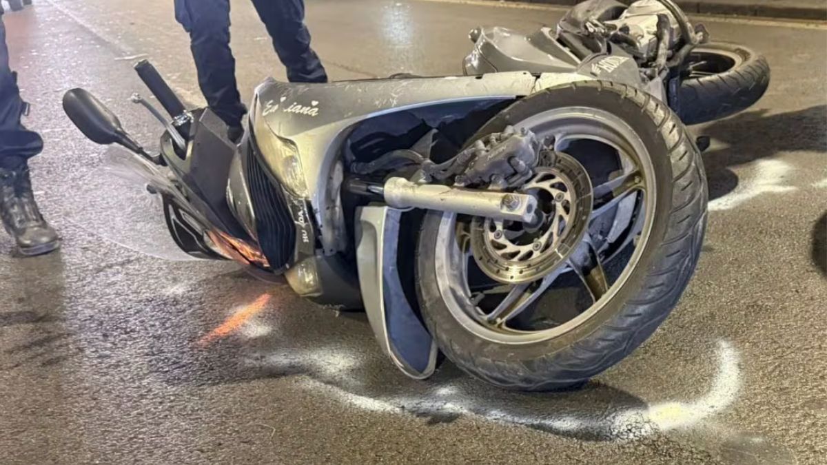 terribile incidente tra due moto scontro devastante coinvolti due 20enni