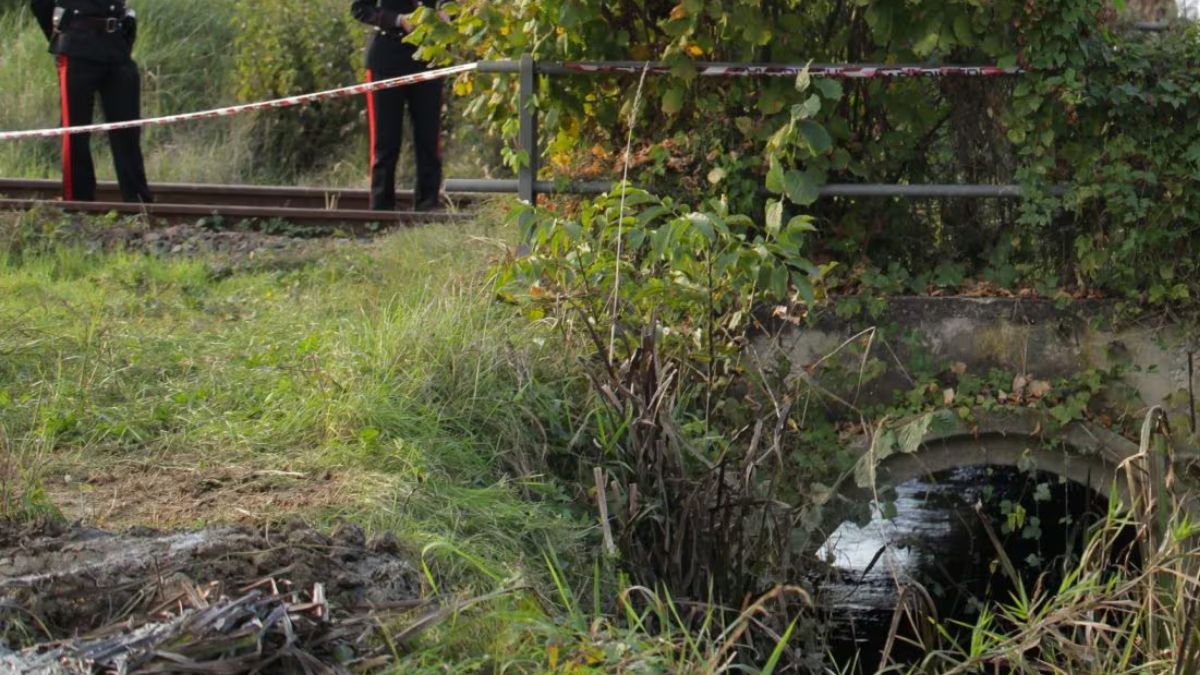“Lasciata morire in un fosso”, orrore in Italia per una mamma di 4 figli: “Trovata così”