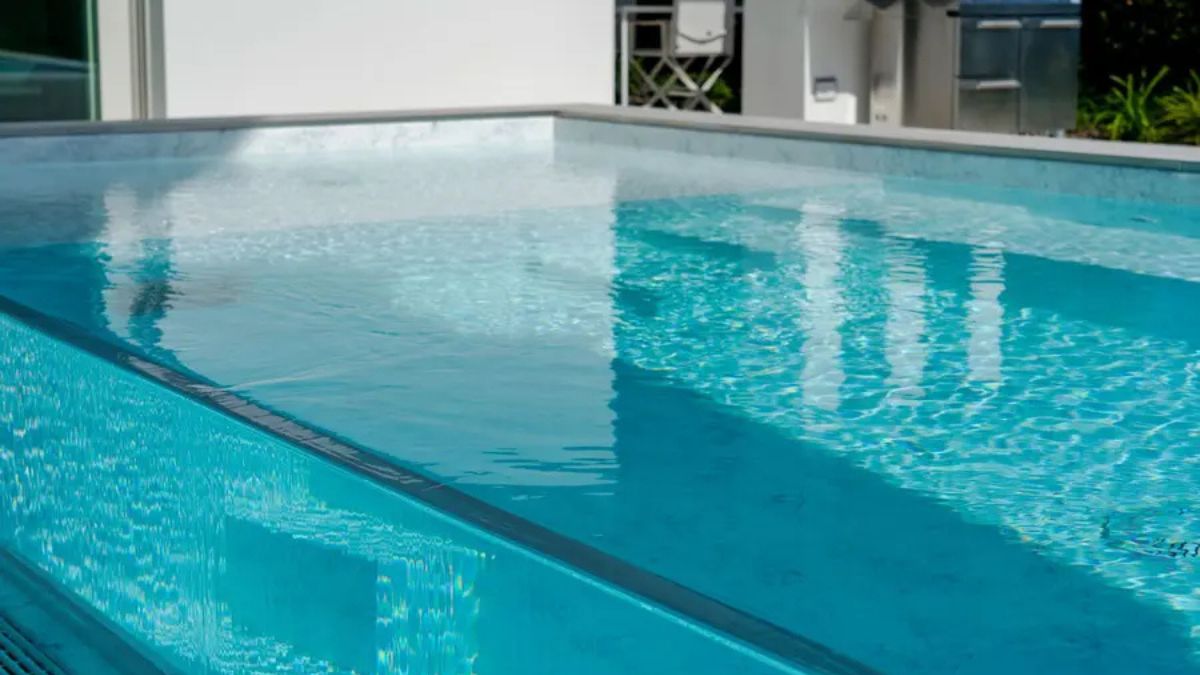 Orrore in Italia, bimbo di 2 anni annega in piscina. I genitori erano lì