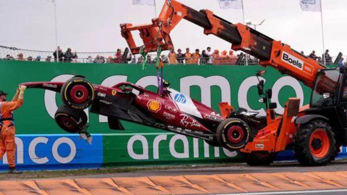 Gp d’Olanda, disastro Ferrari: doppio ritiro tra Hamilton e Leclerc Gp d’Olanda, disastro Ferrari: doppio ritiro tra Hamilton e Leclerc