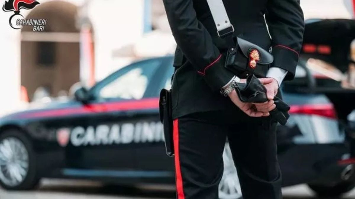 Violenza su una ragazza, orrore in Italia: passeggiava con le amiche, l’incubo in pieno centro Violenza su una ragazza, orrore in Italia: passeggiava con le amiche, l’incubo in pieno centro