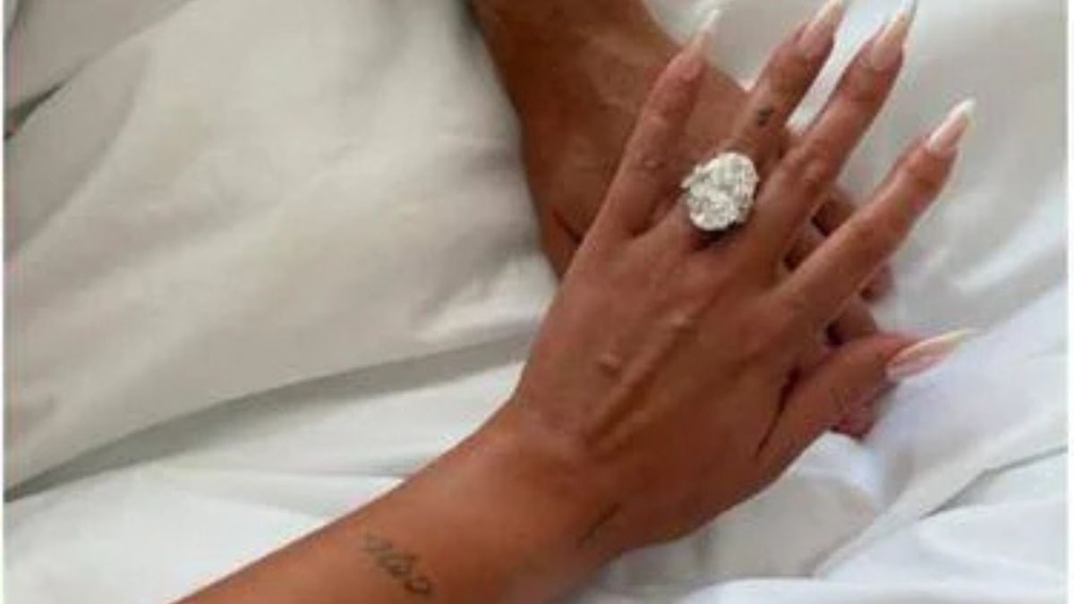 “In questa e tutte le mie vite”. La supercoppia vip si sposa: l’annuncio ufficiale, tutti impazziti di gioia “In questa e tutte le mie vite”. La supercoppia vip si sposa: l’annuncio ufficiale, tutti impazziti di gioia