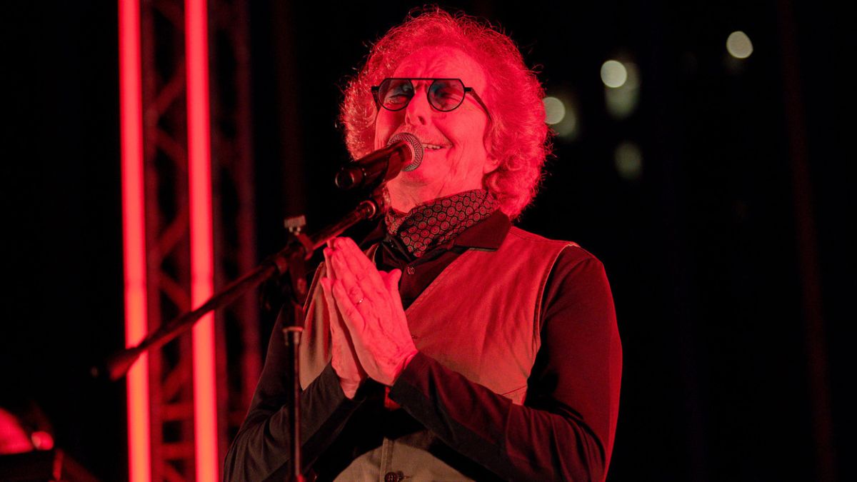 “Ho un tumore, devo fermarmi”. L’annuncio shock del grande cantante italiano