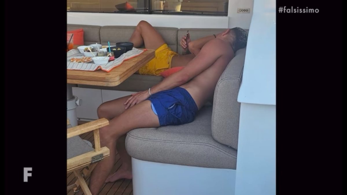 “In barca con lui”. Scandalo nella Serie A, il noto calciatore nella bufera: “Ci sono baci”