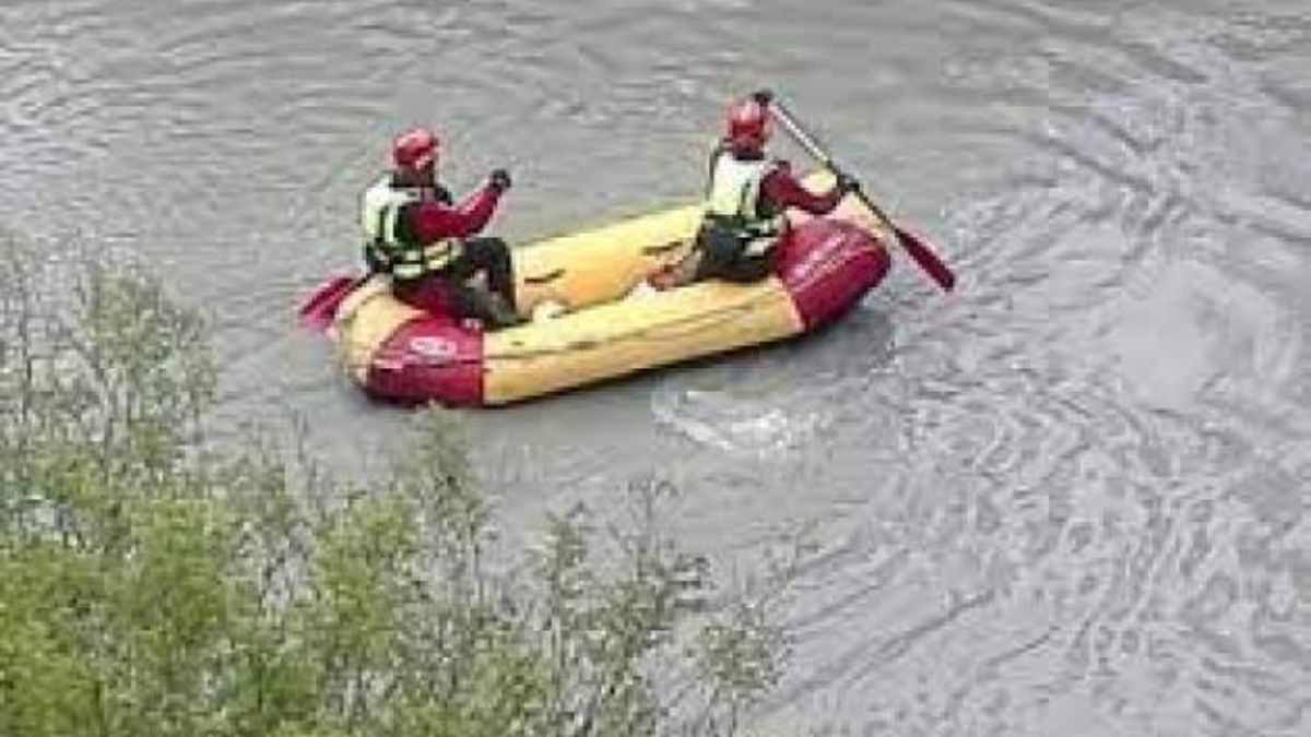 tragedia in italia ragazzo trascinato dalla corrente annega nel fiume po