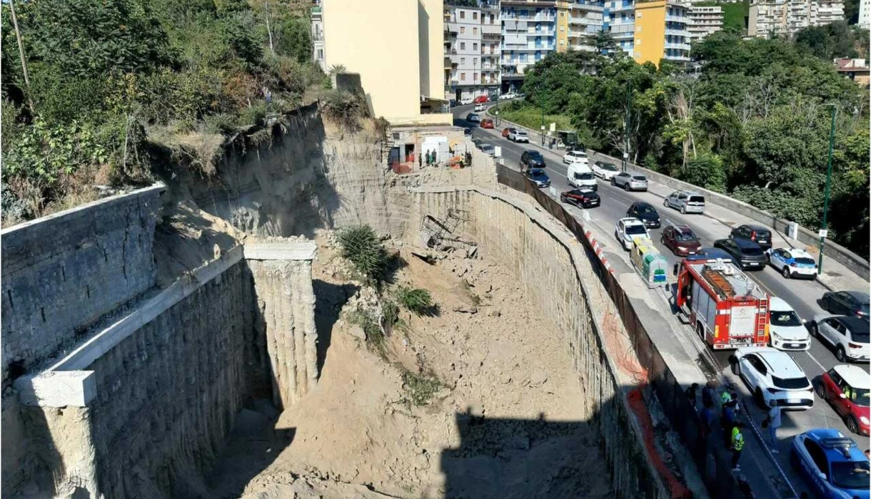 Frana collina in Italia, enorme boato e nube di polvere: è panico