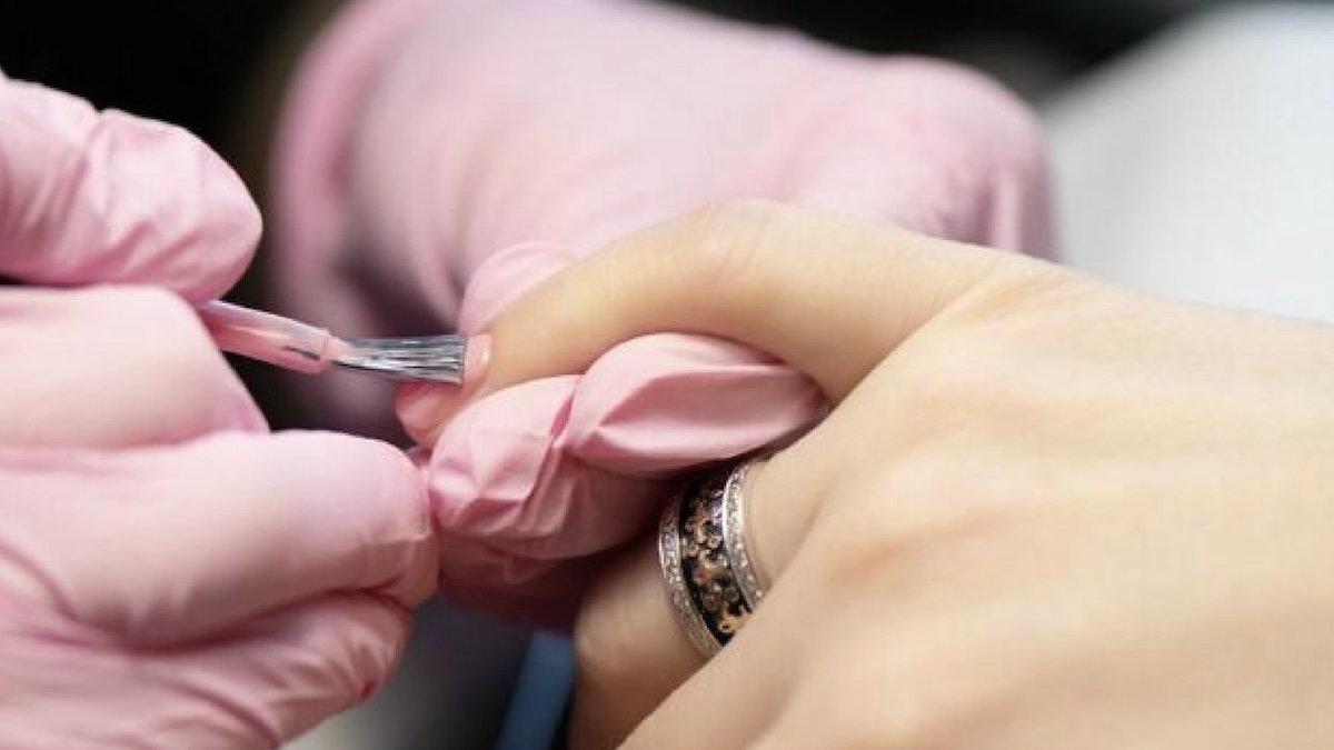 Gel e semipermanente vietati, ora cambiano i prezzi della manicure: ecco come. Stoccata Gel e semipermanente vietati, ora cambiano i prezzi della manicure: ecco come. Stoccata