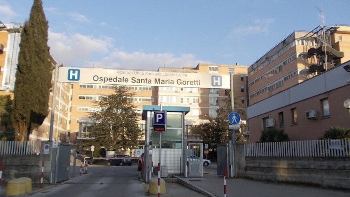 Italia, 17enne precipita dal quinto piano: è tragedia. Cosa le era successo, agghiacciante Italia, 17enne precipita dal quinto piano: è tragedia. Cosa le era successo, agghiacciante