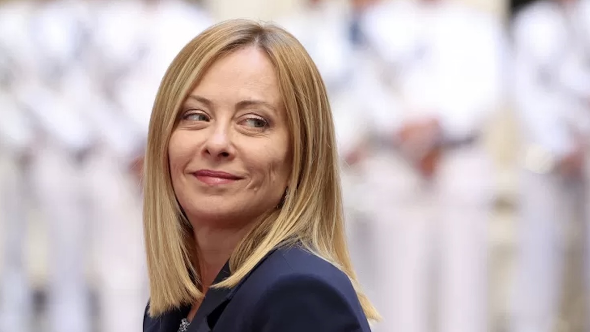 Ma come si è vestita! Giorgia Meloni come non l’avete mai vista: la foto social diventa virale Ma come si è vestita! Giorgia Meloni come non l’avete mai vista: la foto social diventa virale