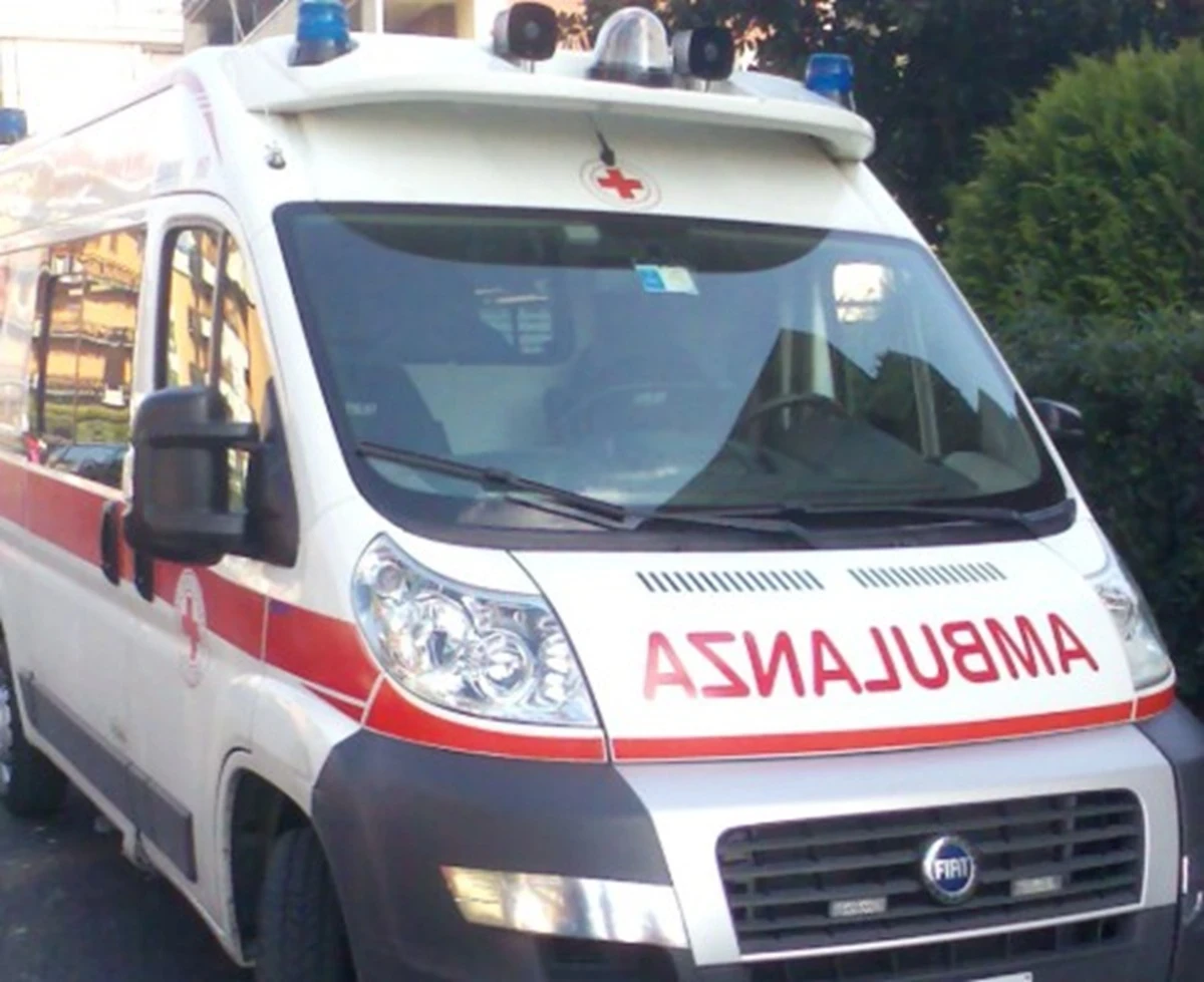 sangue sulle strade auto contro scooter sbalzato oltre in guardrail muore a soli 23 anni