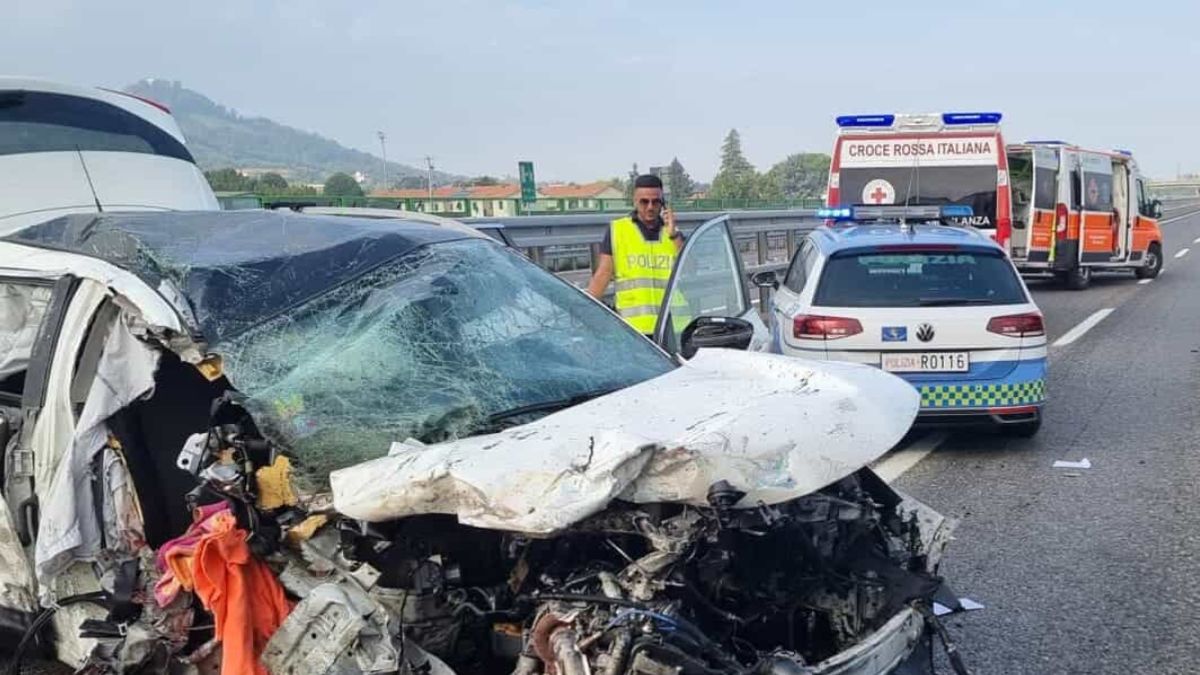 Autostrada A21, auto contro bisarca: quattro coinvolti e traffico in tilt Autostrada A21, auto contro bisarca: quattro coinvolti e traffico in tilt