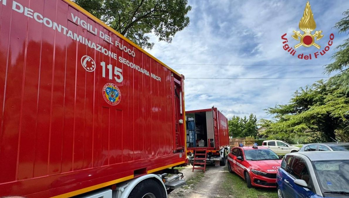italia orrore in fabbrica due giovani operai morti insieme tutto in pochi minuti terribile