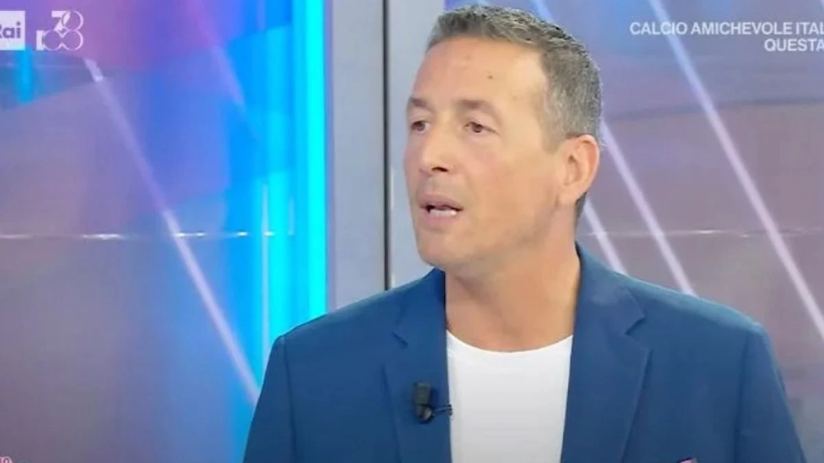 Alessandro Greco ferma tutto a Unomattina e scoppia la bufera a fine puntata Alessandro Greco ferma tutto a Unomattina e scoppia la bufera a fine puntata
