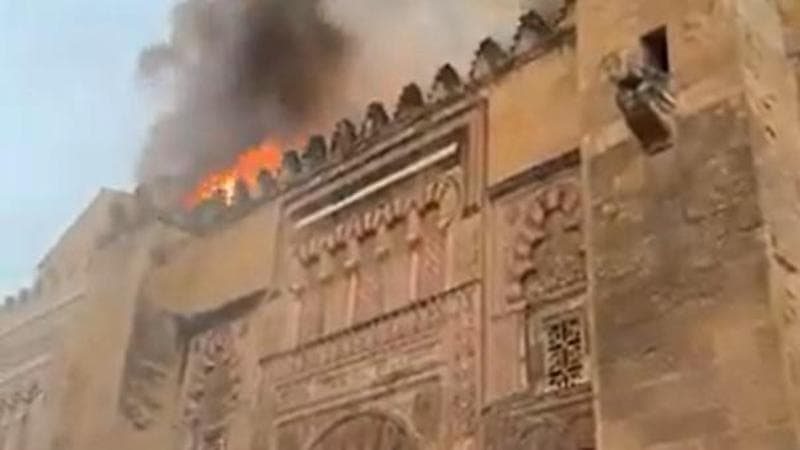 in fiamme il patrimonio unesco arriva l8217annuncio del sindaco non sar224 una catastrofe
