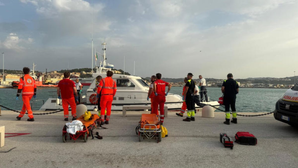 Terribile incidente in barca a vela, è successo sotto gli occhi del figlio. Morte atroce Terribile incidente in barca a vela, è successo sotto gli occhi del figlio. Morte atroce