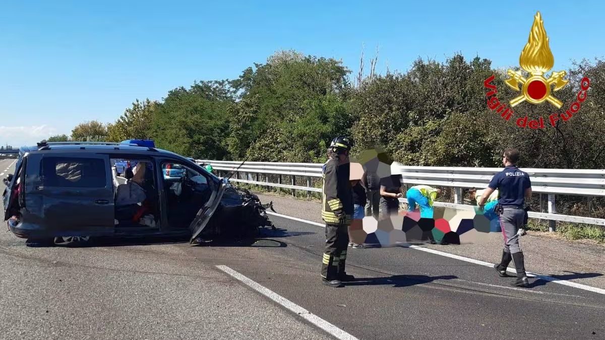 Italia, incidente shock in tangenziale: auto si ribalta, poi la tragedia. “Chi è lui, atroce” Italia, incidente shock in tangenziale: auto si ribalta, poi la tragedia. “Chi è lui, atroce”