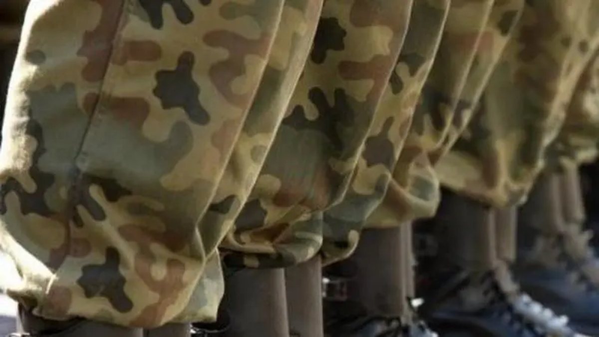 Paura della Russia, Berlino raddoppia l’esercito: torna la leva obbligatoria dal 2027