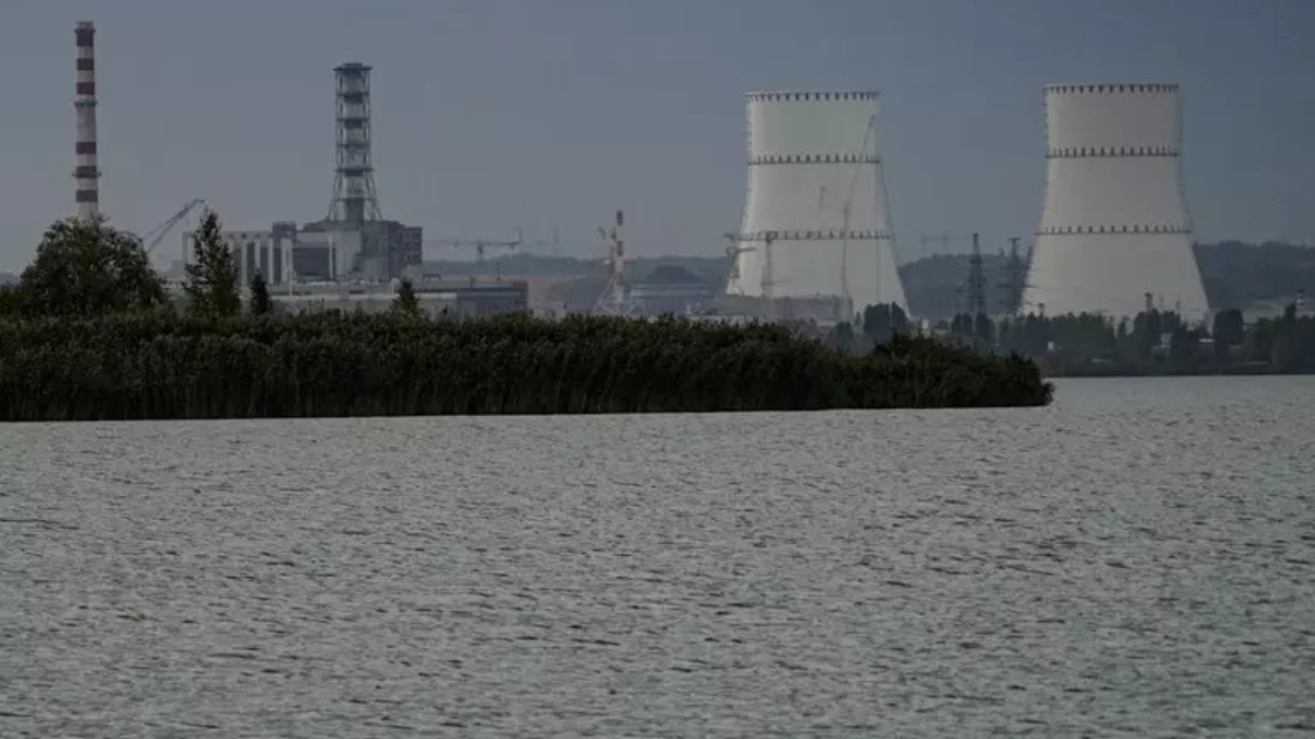 Incendio in una centrale nucleare dopo l’attacco di un drone: cosa succede Incendio in una centrale nucleare dopo l’attacco di un drone: cosa succede