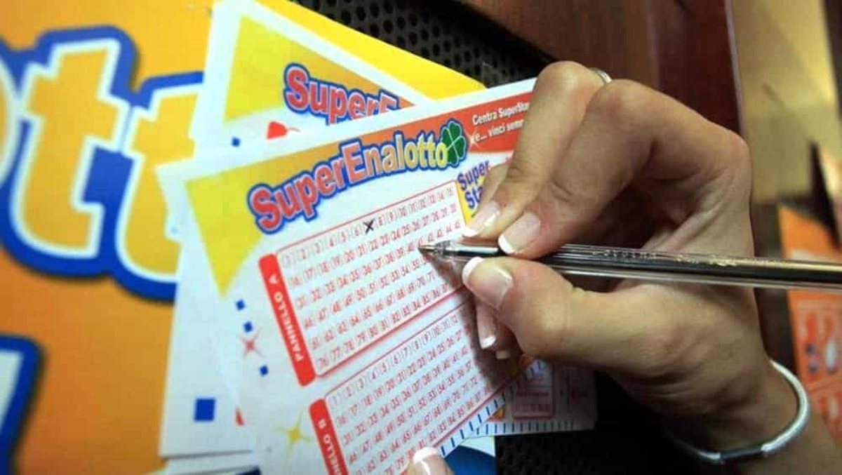 SuperEnalotto, centrato l’obiettivo: vincita pazzesca! Ecco dove SuperEnalotto, centrato l’obiettivo: vincita pazzesca! Ecco dove