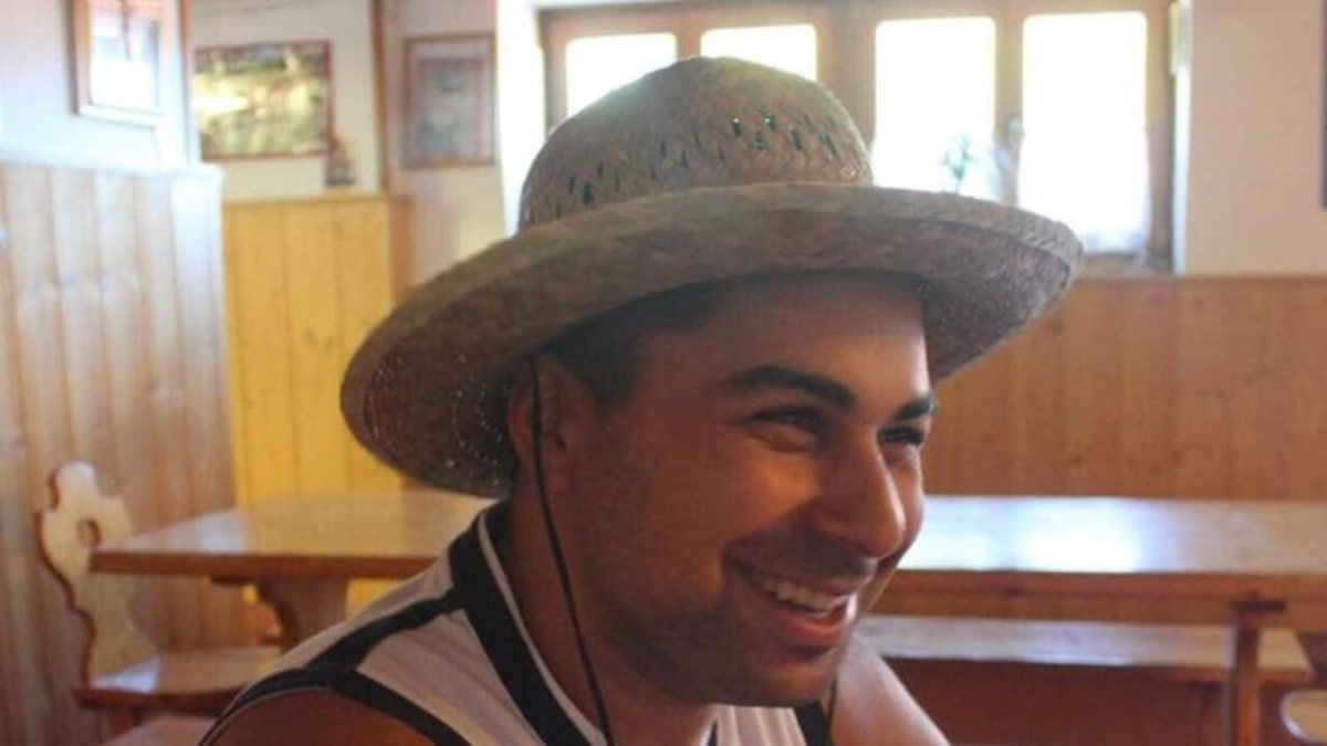 Ucciso e fatto a pezzi dalla madre: sarà proprio lei a decidere per i funerali Ucciso e fatto a pezzi dalla madre: sarà proprio lei a decidere per i funerali