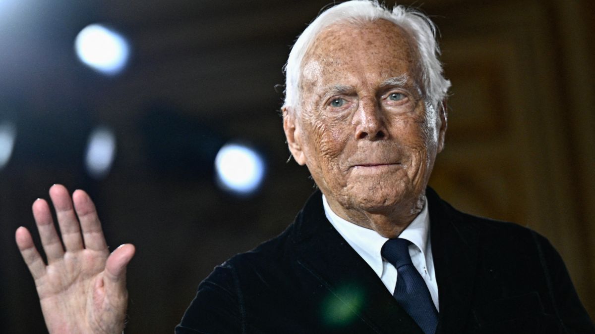 armani e l8217abito per la signora l8217ultimo colpo di genio del grande stilista 2328230 nel pallone