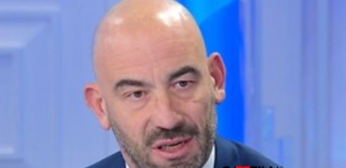 “Sarà un disastro”: l’allarme di Matteo Bassetti su influenza e Covid tra dicembre e gennaio “Sarà un disastro”: l’allarme di Matteo Bassetti su influenza e Covid tra dicembre e gennaio