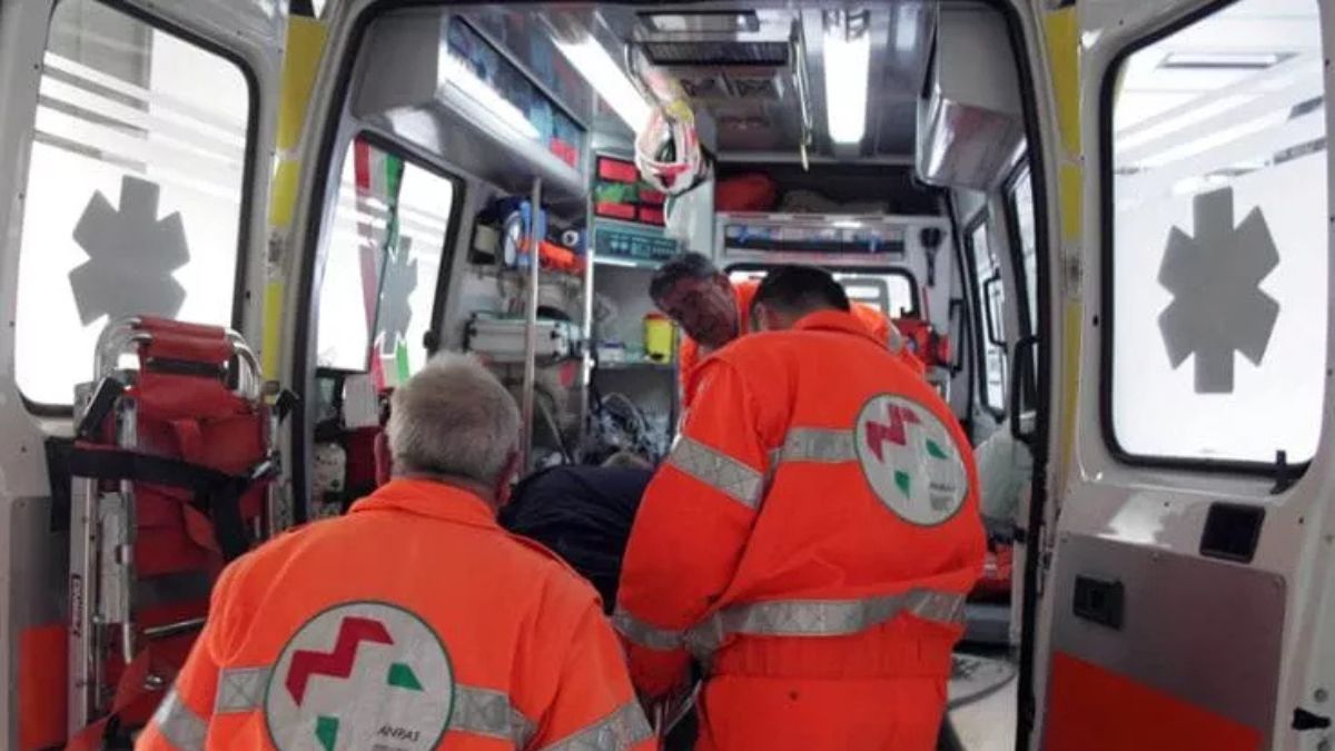 Dramma sul lavoro, operaio acrobatico precipita da un palazzo Dramma sul lavoro, operaio acrobatico precipita da un palazzo