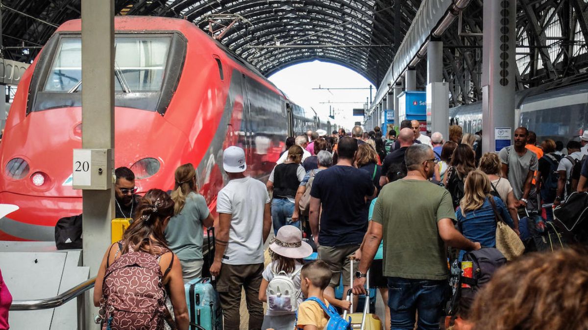 Caos ferrovie, tutto bloccato e treni cancellati: cosa succede