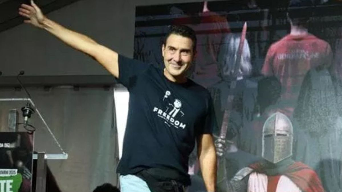 Lega a Pontida, Vannacci tra i cori per Kirk. Salvini arriva a sorpresa: “Il mio riposo siete voi” Lega a Pontida, Vannacci tra i cori per Kirk. Salvini arriva a sorpresa: “Il mio riposo siete voi”