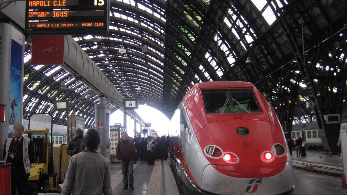 Guasto sulla ferrovia, treni bloccati e ritardi enormi