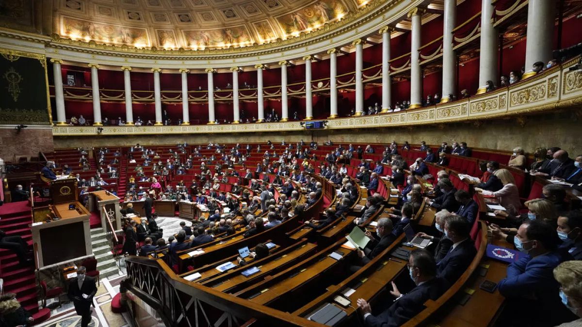 Il governo francese è caduto: la notizia che scuote l’Europa Il governo francese è caduto: la notizia che scuote l’Europa