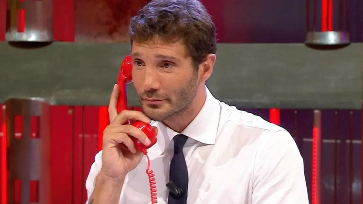 “Lei è un cretino”. Stefano De Martino, succede tutto in diretta: pubblico di Affari Tuoi a bocca aperta! “Lei è un cretino”. Stefano De Martino, succede tutto in diretta: pubblico di Affari Tuoi a bocca aperta!