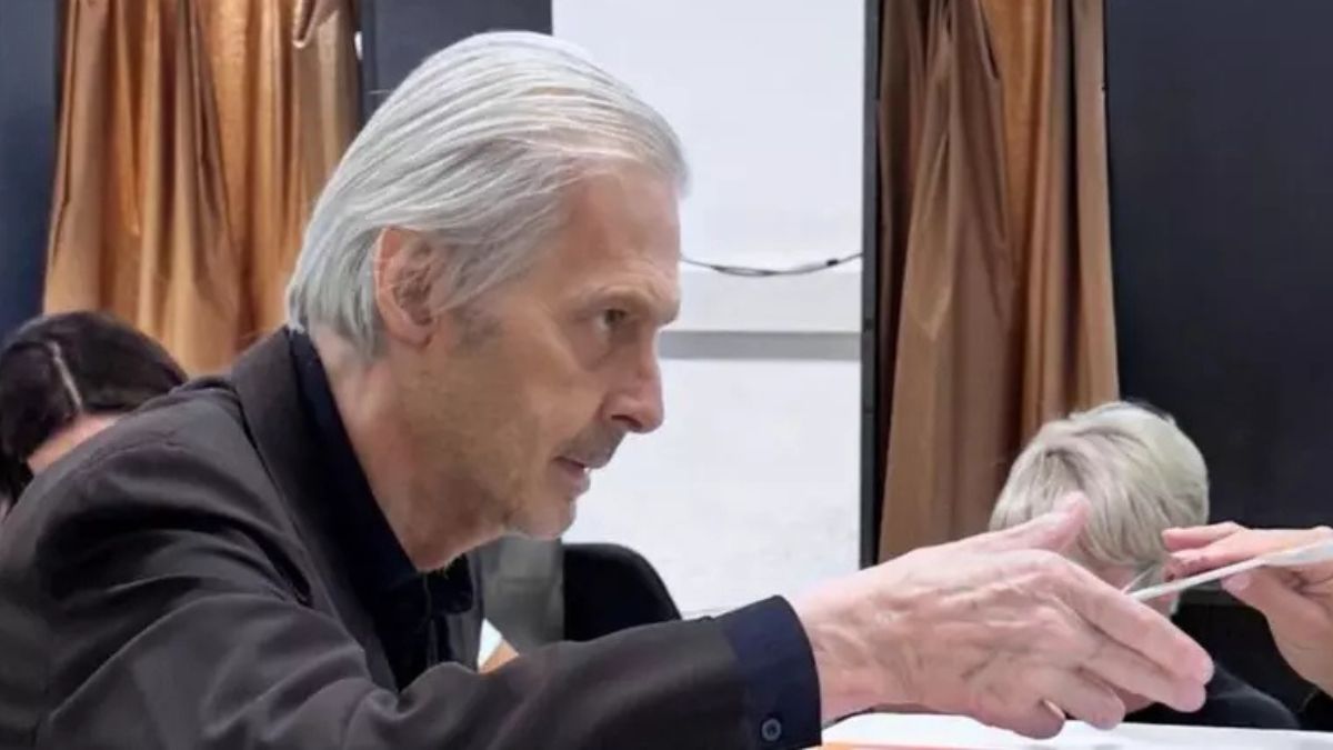 “Tutto orchestrato”. Sgarbi riappare in pubblico ma interviene la figlia: “Ecco la verità”