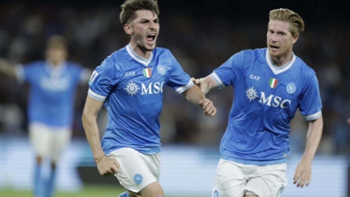 Il Napoli batte il Pisa 3 2 e vola in vetta: quarta vittoria su quattro partite