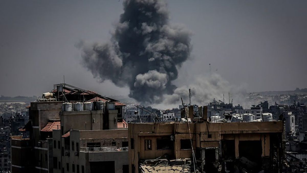Carri armati israeliani a Gaza City: “Attacco con aerei, artiglieria e droni” Carri armati israeliani a Gaza City: “Attacco con aerei, artiglieria e droni”