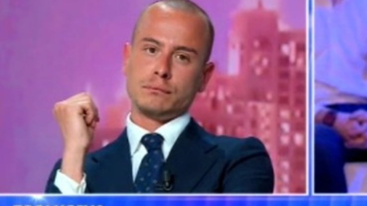 “Ha lanciato la cagnolina in strada”. Il volto della tv italiana nella bufera