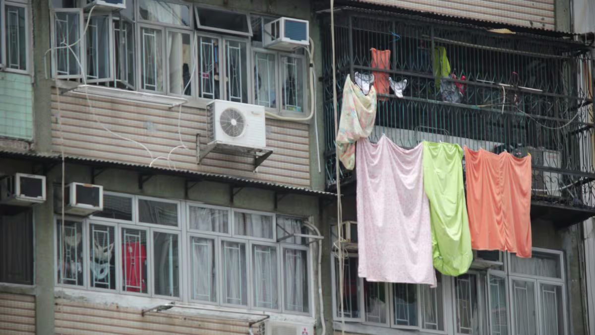 Volo spaventoso dal terzo piano, a soli 4 anni: dramma in Italia