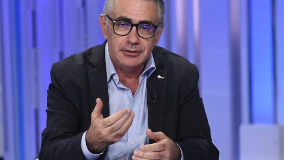 “Virus, casi in aumento in Italia”. L’allarme di Pregliasco: “Fate attenzione” “Virus, casi in aumento in Italia”. L’allarme di Pregliasco: “Fate attenzione”