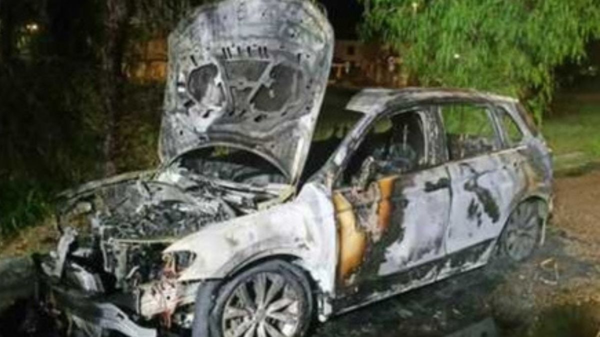 Attentato al sindaco nella notte: “Fiamme ovunque”, è panico Attentato al sindaco nella notte: “Fiamme ovunque”, è panico