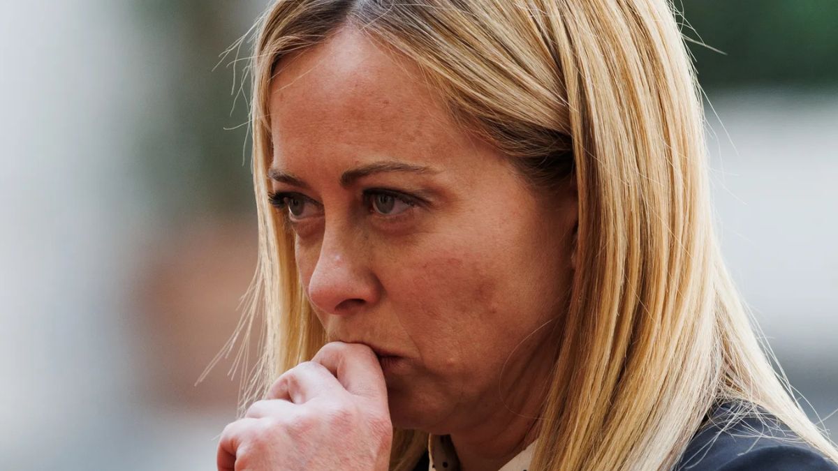 “Sparate alla Meloni!”. Minacce alla premier: tensione alle stelle