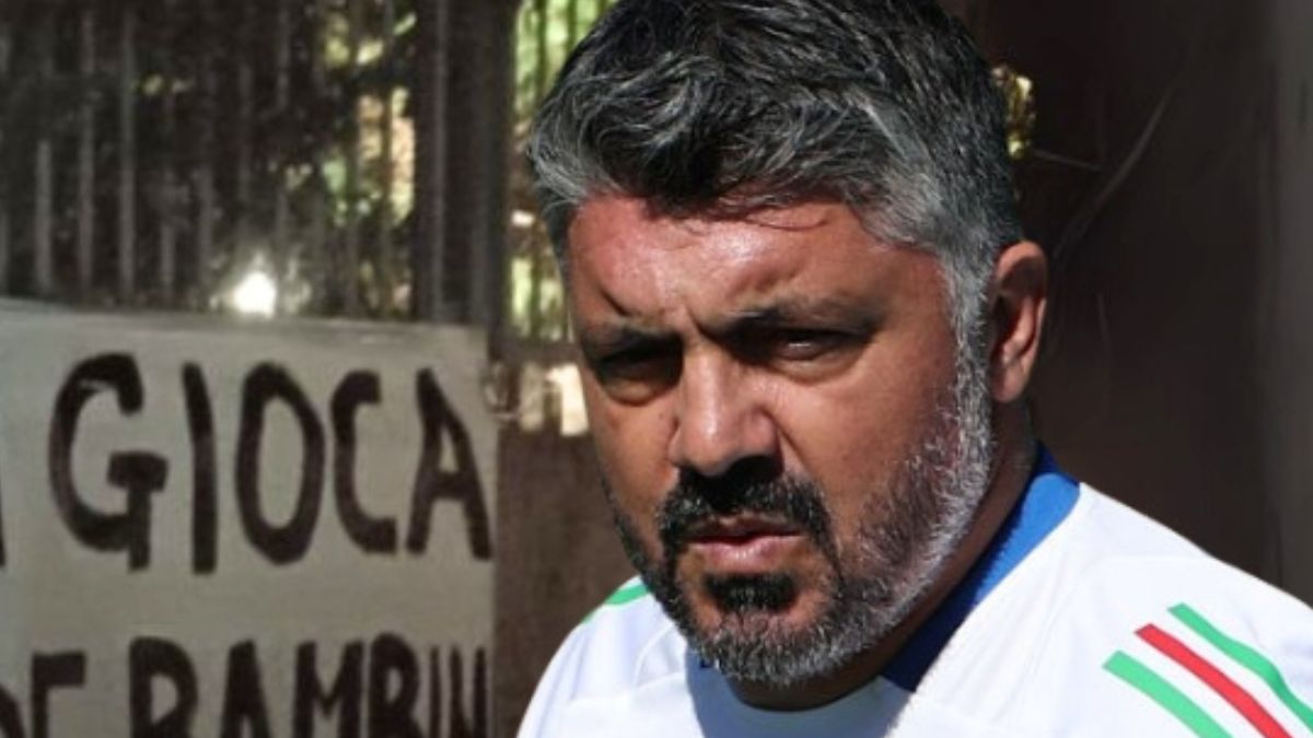 italia israele non si gioca con chi uccide i bambini lo striscione sotto casa di gattuso