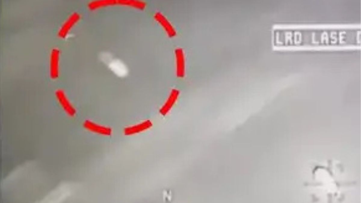 Un ufo resiste al missile Usa: il video mostrato ai membri del Congresso Un ufo resiste al missile Usa: il video mostrato ai membri del Congresso