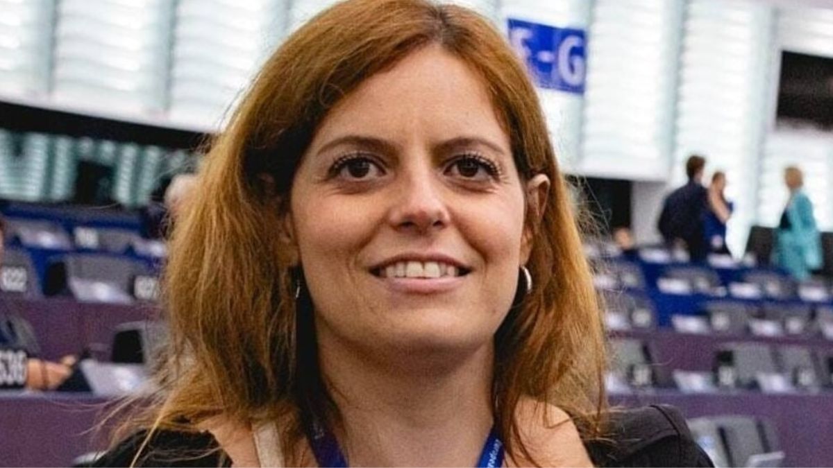 Occupano casa abbandonata per ospitare migranti, il giudice assolve tutti e Ilaria Salis esulta: “Notizia importante” Occupano casa abbandonata per ospitare migranti, il giudice assolve tutti e Ilaria Salis esulta: “Notizia importante”