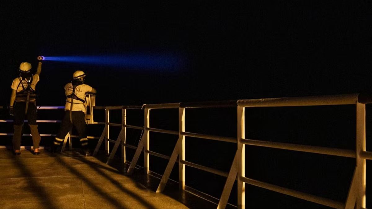 migranti barcone fuoco morti