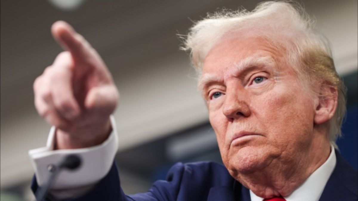 Donald Trump minaccia George Soros: “Indagheremo su di lui, dovrebbe essere messo in prigione” Donald Trump minaccia George Soros: “Indagheremo su di lui, dovrebbe essere messo in prigione”