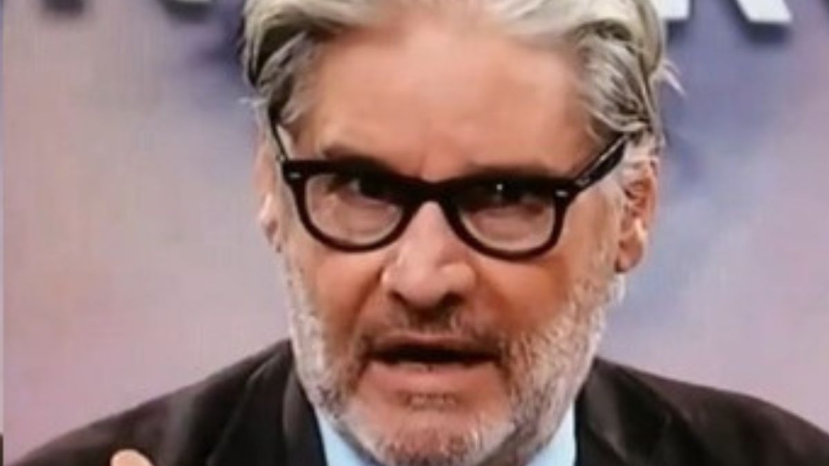 Paolo Del Debbio esplode in diretta, lo sfogo furioso: “Me ne strafotto” Paolo Del Debbio esplode in diretta, lo sfogo furioso: “Me ne strafotto”