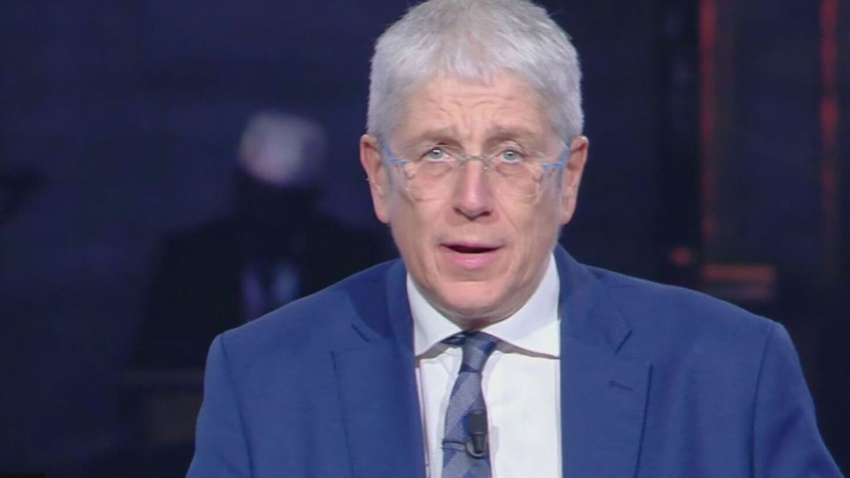 “Sangue in tv!”. Attimi di terrore a Fuori dal coro, l’aggressione brutale. Panico in studio “Sangue in tv!”. Attimi di terrore a Fuori dal coro, l’aggressione brutale. Panico in studio